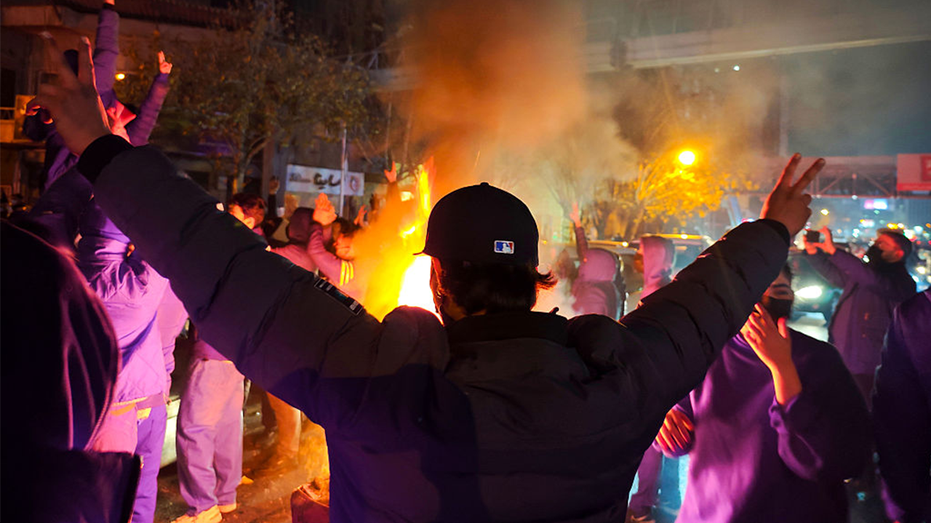 Восстановление связи: первые международные звонки в Иране после блокировки интернета и массовых протестов Thumbnail