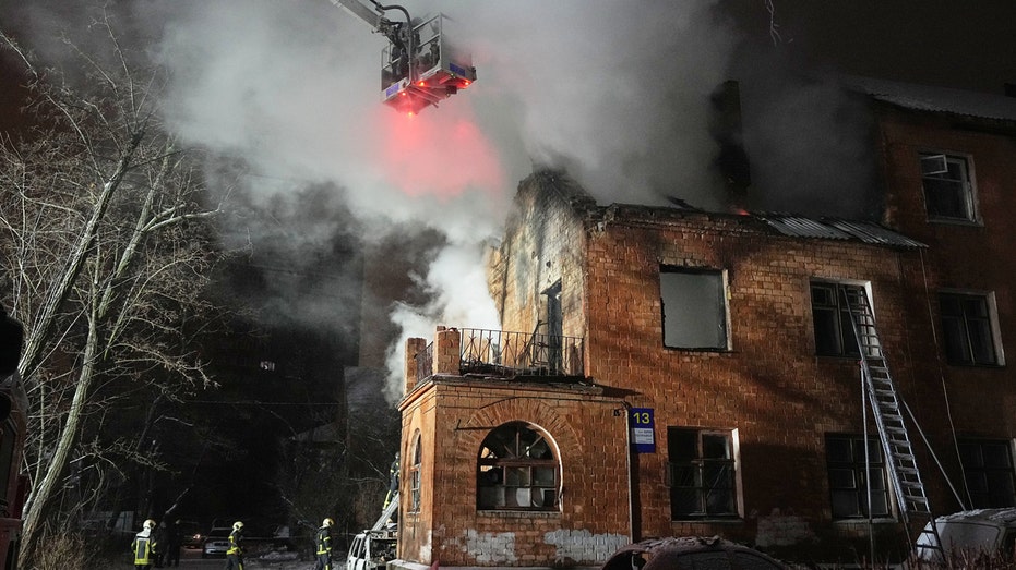 Россия нанесла новый ракетный удар по Украине: есть жертвы и разрушения Thumbnail