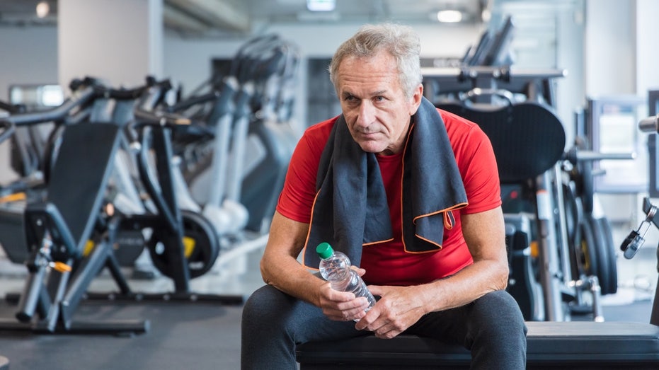 В каком возрасте начинается постепенное снижение физической формы и силы? Долгосрочные данные раскрывают важные детали Thumbnail