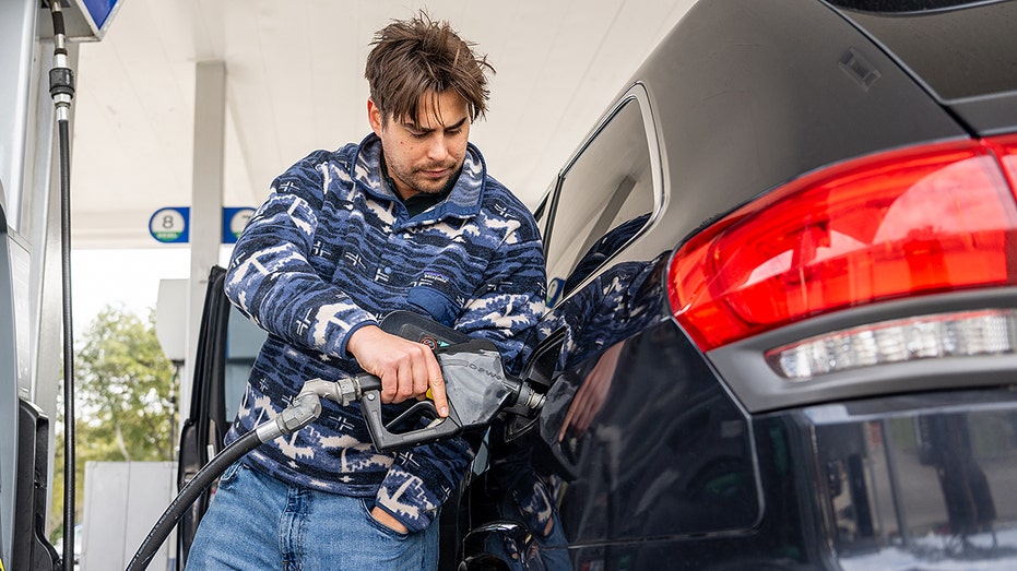 Как недавняя кибератака на сеть заправок раскрыла личные данные сотен тысяч человек и что делать, чтобы защитить себя Thumbnail
