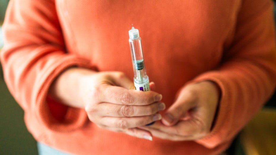 Почему пожилые американцы прекращают использование препаратов GLP-1 для снижения веса: 4 основные причины Thumbnail