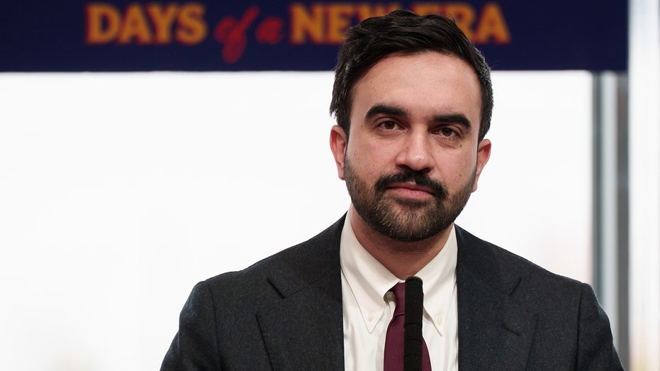 Мэр Нью-Йорка Зоран Мамдани вызывает противоречия между обещаниями доступности и новыми политиками Thumbnail